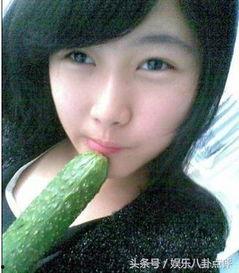 美女吃网红红瓜,美味诱惑尽享舌尖盛宴